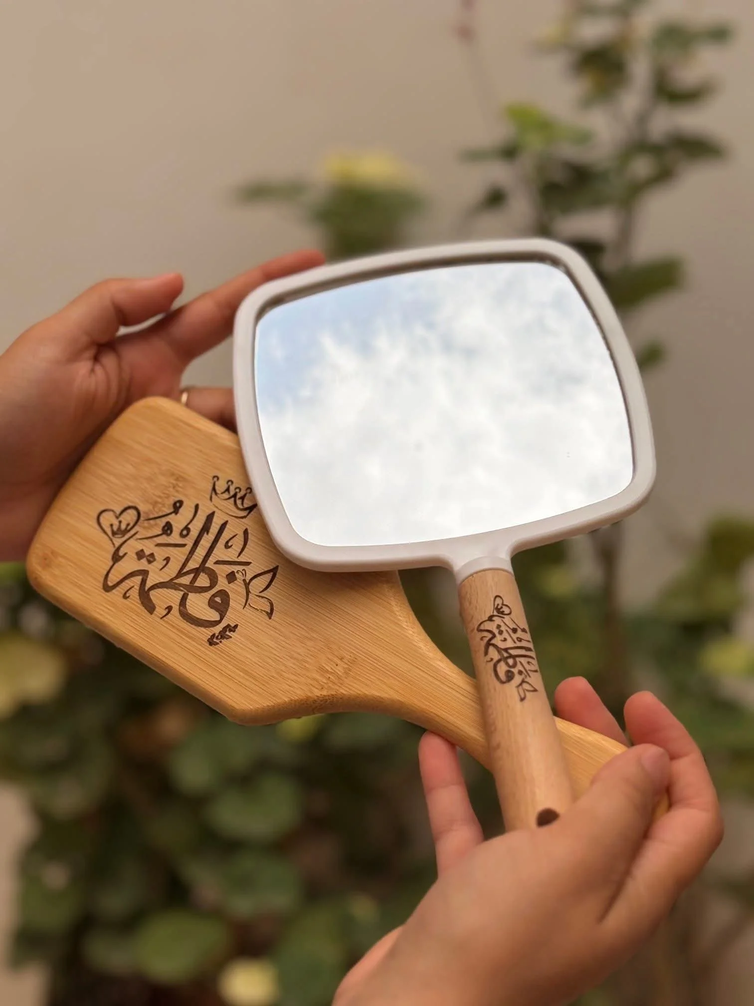 طقم قطعتين مرآة و مشط